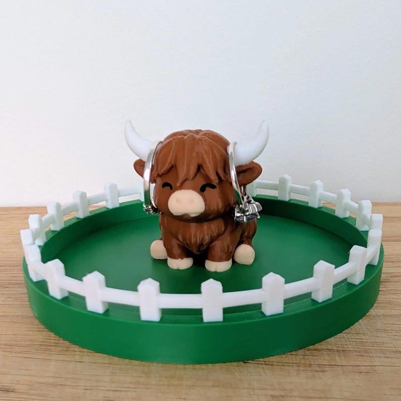 Highland Cow Ring Dish with Fence | 3D Printed Jewellery Holder | Farm Décor | Scottish Cow Gift image 2