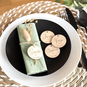 Platzkarte Namen Hochzeit aus Holz – Namensschild Gastgeschenk – Gravierte Anhänger für Hochzeit, Taufe, Kommunion, Konfirmation, Feier