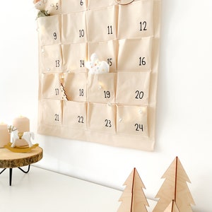 Personalisierter Adventskalender zum selbst Befüllen mit 24 Taschen aus hochwertigen Material image 3