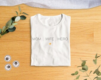 T Shirt | BioBaumwolle | Mom. Wife. Hero, Mama, Beste Freundin, Spruch, Muttertagsgeschenk