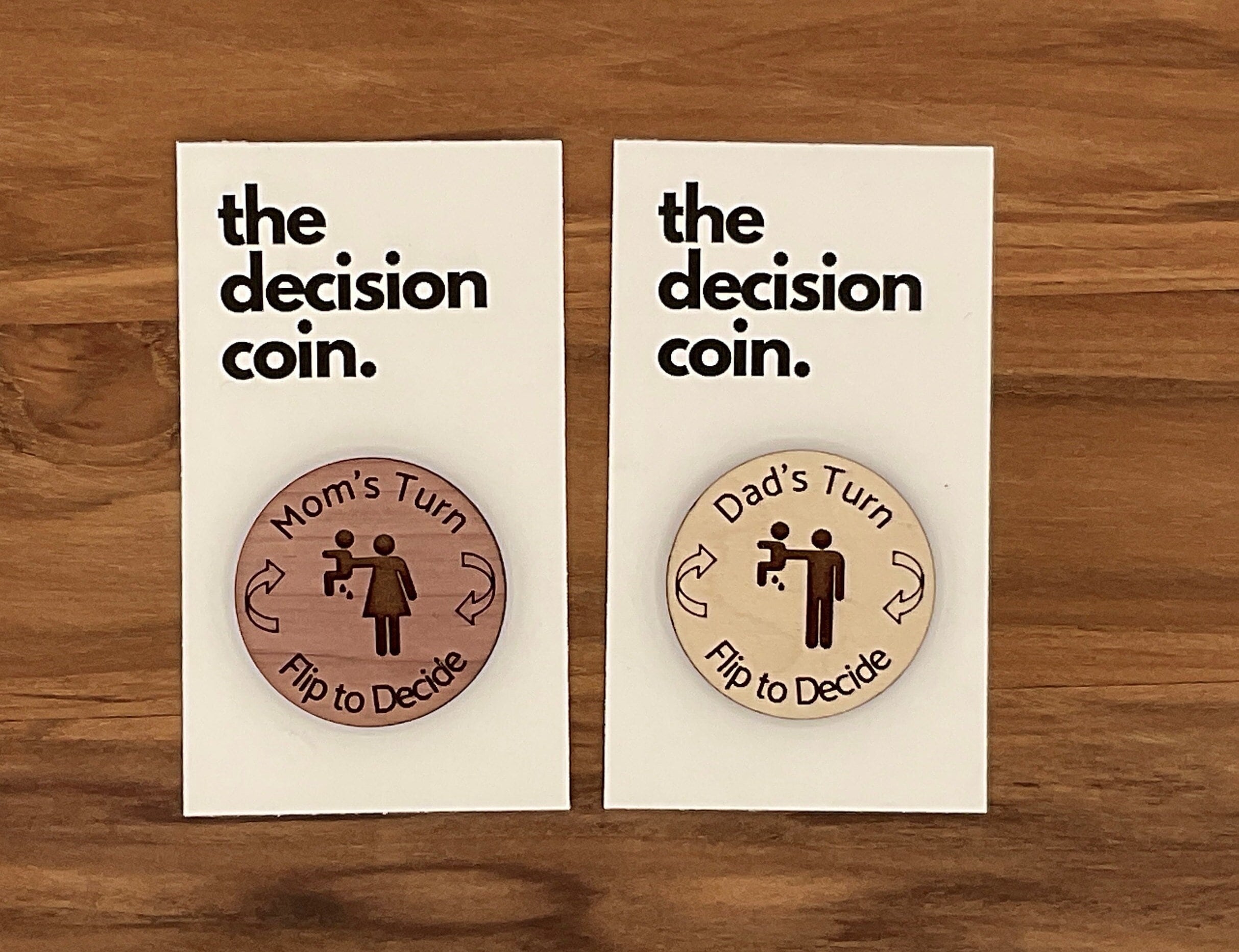パーソナライズされた木製意思決定コイン：新米の親への贈り物 - Etsy 日本