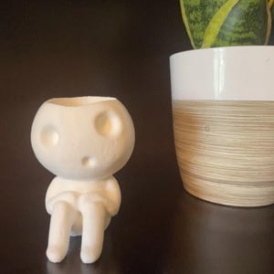 Maceta Kodama, decoración de espíritu del árbol impresa en 3D en PLA.
