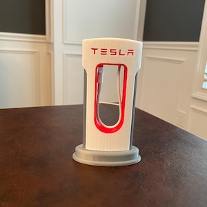 3D-utskriven laddare för Tesla-entusiaster, skrivbordstillbehör