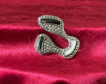 Broche vintage Th Marthinsen Norway em prata de lei com marcassita, ônix e madrepérola. Estilo modernista.