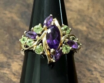 Anel vintage em ouro 10K com ametista e peridoto em formato de flor | Joia antiga, tamanho 6 3/4