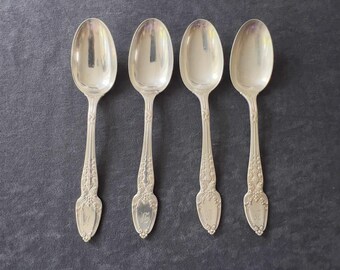 Colheres de vassoura antigas Tiffany & Co. em prata esterlina - Conjunto de 4, por volta de 1914, talheres eduardianos - Monograma "E" - 15,2 cm (6")