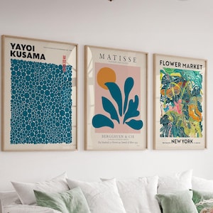 Blaugrüne Galerie-Wand Moderne 3er-Set Drucke Blumenmarkt Yayoi Kusama Henri Matisse 3-teilige Wandkunst Eklektische Plakate Oben Sofa