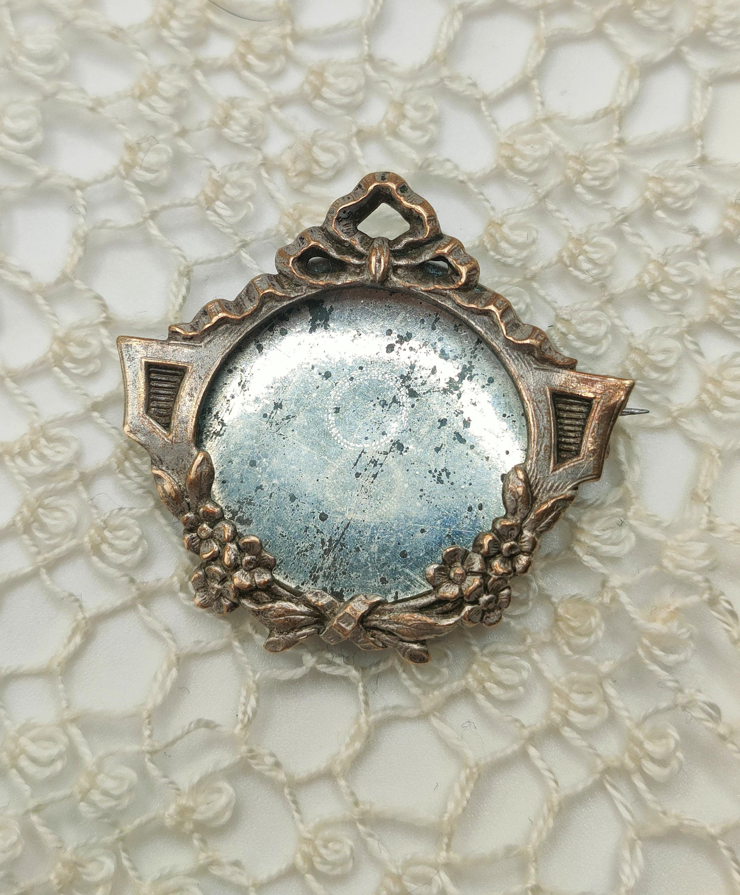 Broche porte photo ancien dans broches et pin's fantaisie