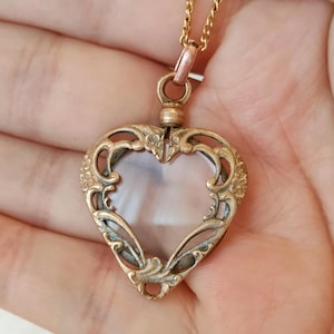 ART NOUVEAU CORAZÓN Amor Colgante Antiguo Portafotos de Recuerdo, Amor, Decoración de Follaje, Bronce Dorado y Cobre, 1905, período de Francia.