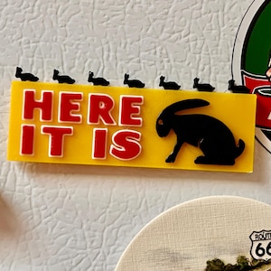Hier is hij dan: koelkastmagneet - een miniatuurversie van het Jack Rabbit Trading Post-bord in Joseph City, Arizona, aan Route 66, Mother Road, langs de Amerikaanse weg.