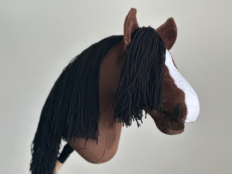 Bay Hobby Horse with long mane zdjęcie 4