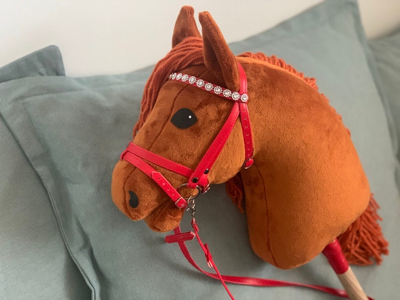 Châtaignier Hobby Horse kasztan avec bride rouge et rênes Etsy France