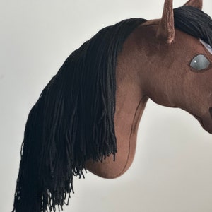 Bay Hobby Horse with long mane zdjęcie 6