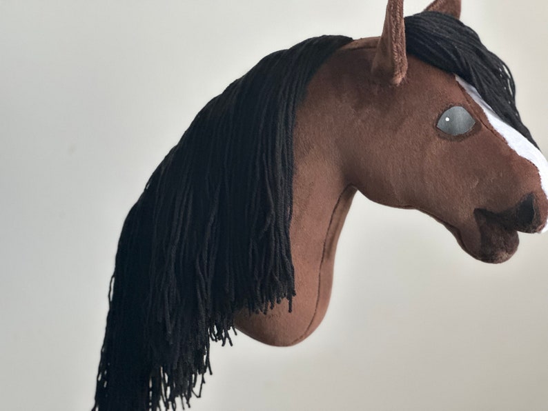 Bay Hobby Horse with long mane zdjęcie 6