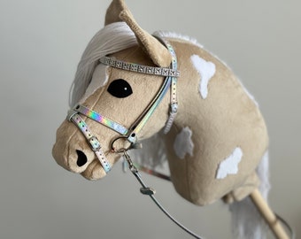 LIMITED Palomino Hobby Horse con brida opalescente y lluvias