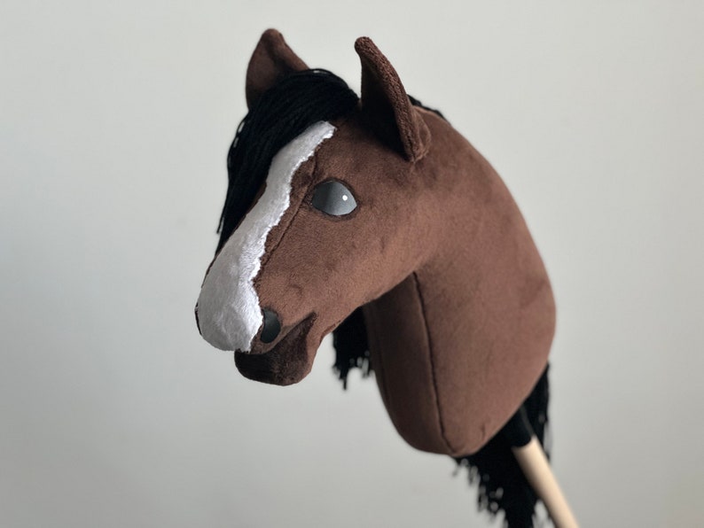 Bay Hobby Horse with long mane zdjęcie 2