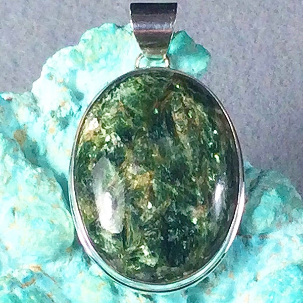 Fucshite  Pendant in Sterling Silver from India, 27X45 mm.