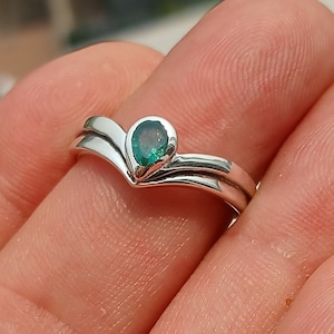 Minimalist Emerald Ring, Sterling Silver Ring, Natural green Emerald, Pear Shaped Emerald, Handmade Silver Ring, Unique Design, Gift, Size 8