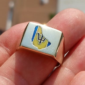Anel de dedo mindinho com a bandeira de Barbados - Bijuteria quadrada, presente perfeito para fãs de esportes estilosos.