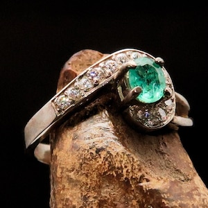 Anello con smeraldo verde, elegante anello in argento sterling con smeraldo verde e zirconi cubici, misura 5,75 - Regalo di gioielli fatti a mano