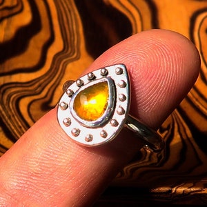 Natürlicher Opalring, Edelsteinring, Sterlingsilberring, Solitärring, Bandring m. birnenförmigem orangefarbenem Opal, Einzelstück, Größe 9,5