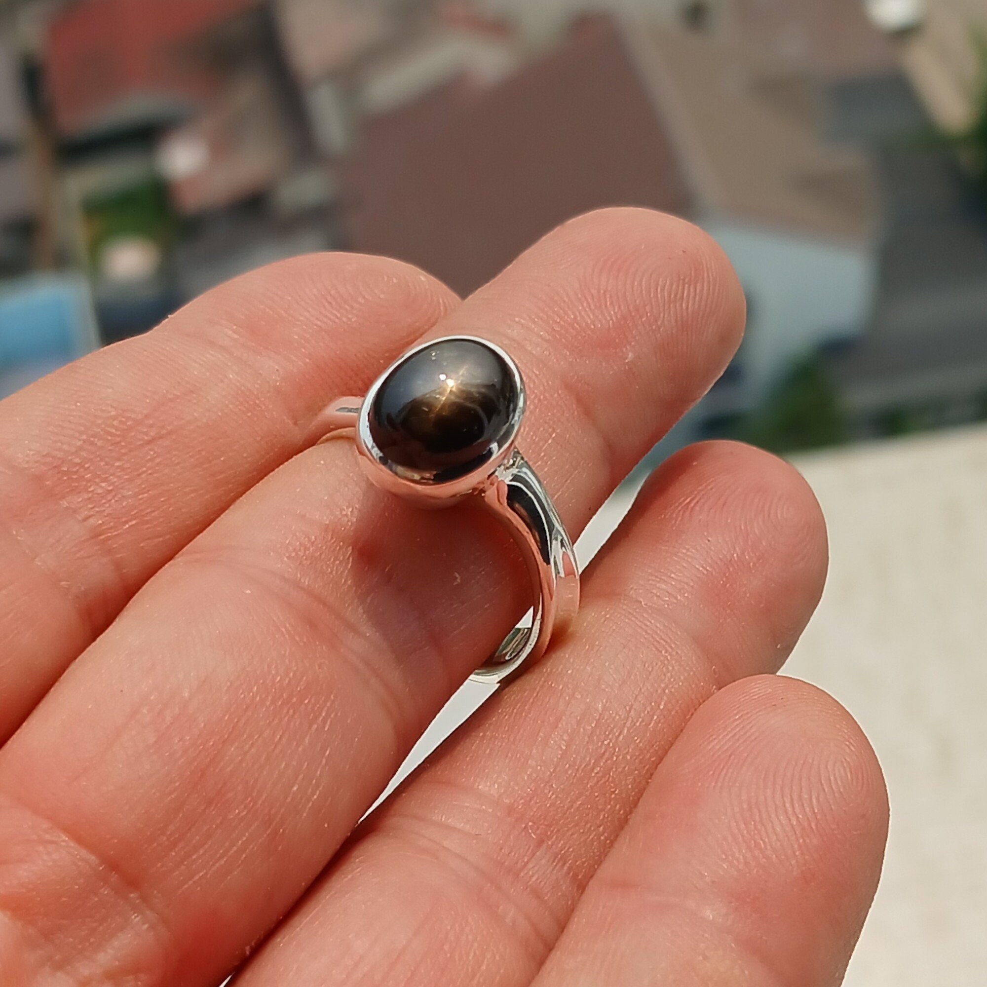 サファイア エレガント ブラック シルバー リング ミニマリストなサファイアリング、エレガントな6レイブラック