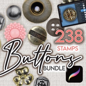 Può includere: Una collezione di bottoni vari in diverse forme, dimensioni e colori, tra cui un bottone rosa a forma di fiore, un bottone a forma di teschio e un bottone a testa di vite. L'immagine presenta anche il testo "Buttons Bundle" e "238 Stamps".
