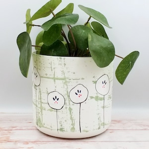 Bloempotten 14 en 16 cm, gemaakt van gerecycled plastic, handgeschilderde binnenbak