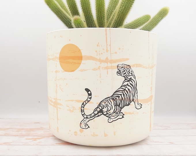 Eco friendly large plant pots, unique and sustainable indoor planters made of recycled plastic.
