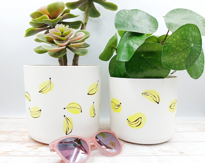Indoor Planter - 14 & 16 cm diameter, made of recycled pastic, hand painted bananas