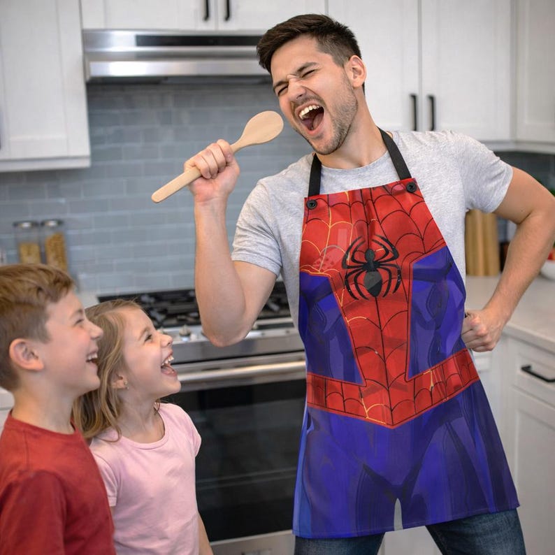 Pu&ograve; includere: Un set di tre tazze in ceramica con finitura opaca e macchiettata. Le tazze sono nei toni del crema, grigio chiaro e grigio scuro. Ogni tazza ha un design semplice e minimalista, perfetto per caff&egrave; o t&egrave;.