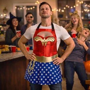 Wonder Woman Chef Apron: Classic Comic Superhero Costume Apron immagine 5