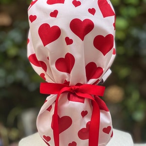 Valentines Day scrub cap, scrub hat with satin lining, surgical cap with buttons, surgical hat for women