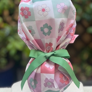 Retro Blumen Pferdeschwanz Peelingmütze, Frau Peelingmütze, OP-Haube, Frühlingsblumen Haube, Peelingmütze mit Satinfutter