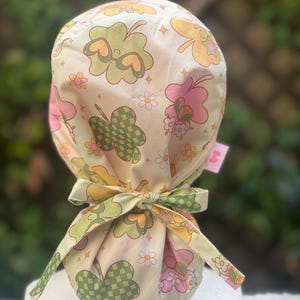 St. Patrick’s Ponytail scrub cap, woman Scrub cap, scrub cap,four leaf clover scrub cap, satin-lined scrub cap, surgical cap, lucky scrub ca