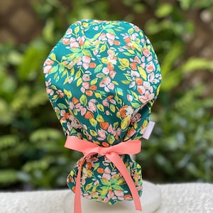Satin lined ponytail scrub cap, surgical cap with buttons, scrub cap with satin lining, surgical hat for women, floral scrub cap