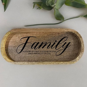 Familie | Ein bisschen verrückt, ein bisschen laut und ganz viel Liebe | Familienschild | Catch all Tablett | Geschenk | Digitale Datei | SVG