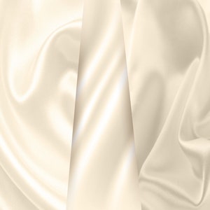 Puede incluir: Un primer plano de una tela suave de color marfil con pliegues suaves y fluidos. La tela est&aacute; dispuesta en forma triangular, creando un fondo lujoso y elegante.