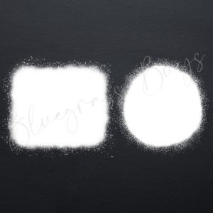 Puede incluir: Dos formas blancas sobre un fondo negro. La forma de la izquierda es un cuadrado, y la forma de la derecha es un círculo.