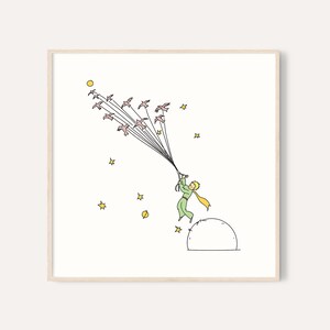 Puede incluir: Ilustraci&oacute;n enmarcada que presenta una escena caprichosa. Una figura vestida de verde se aferra a una bandada de p&aacute;jaros rosas. El fondo blanco est&aacute; salpicado de estrellas amarillas y una luna creciente, evocando vuelo y aventura.