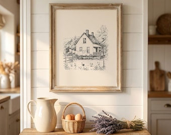 Puede incluir: Una impresión en blanco y negro enmarcada de una granja cuelga sobre una mesa de madera. Una jarra de color crema, una pequeña cesta con huevos y un manojo de lavanda están sobre la mesa. La impresión representa una casa con una valla y gallinas.