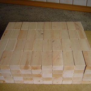 200 Stück große Holzbausteine aus einheimischen unbehandelten Holz