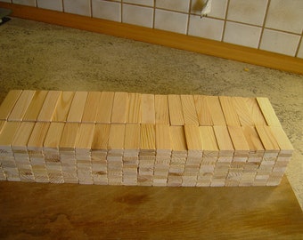 400 pieces of wooden building blocks made of pine wood 24 x 8 mm in two lengths