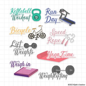 Peut inclure: Neuf autocollants color&eacute;s sur le th&egrave;me de l'entra&icirc;nement. Les autocollants pr&eacute;sentent des illustrations d'un kettlebell, d'un tapis roulant, d'un v&eacute;lo, d'une corde &agrave; sauter, d'halt&egrave;res, d'un tapis de yoga, d'une balance et d'une barre d'halt&egrave;res. Le texte sur les autocollants comprend "Kettlebell Workout", "Run Day", "Bicycle", "Speed Rope", "Lift Weights", "Yoga Time", "Weigh in", et "Weightlifting".