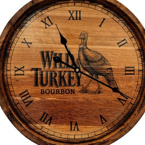 Gepersonaliseerde wilde kalkoen bourbonvat wandklok, aangepaste whisky wandkop vintage whiskyvat deksel, thuisbar decor mangrot accessoires