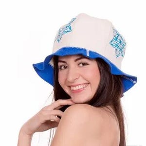 Personalized Sauna Hat &quot;Snowflake&quot;–Natural Wool Felt Bath Hat–Unisex Embroidered Sauna Cap–White and Blue–Spa & Sauna Gift-Unisex Accessory