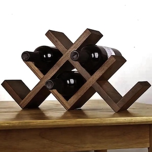 Botellero de madera personalizado &quot;Bufada&quot; – Portabotellas de sobremesa – Soporte rústico de madera hecho a mano – Botellero personalizado para amantes del vino