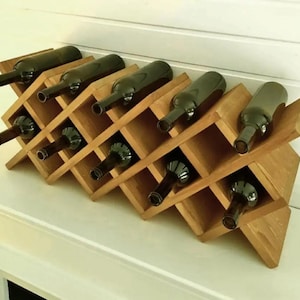 Botellero de madera personalizado &quot;Resort&quot; – Portabotellas de sobremesa extra ancho – Soporte rústico de madera hecho a mano – Regalo personalizado