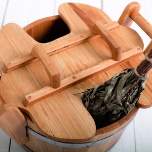 Sauna Zubehör. Holz-Saunadampfer 25L, Holzbadeimer mit Deckel für Dampfbesen, Besenset (Birken-Eichen-Eukalyptus) Holzlöffel
