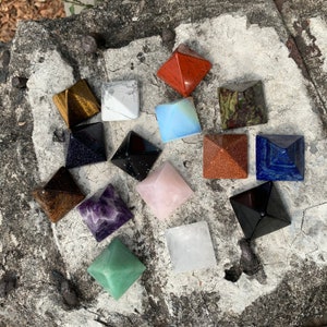 14 Kinds Gemstone Pyramid, Meditation Pyramid, Energy Balancing, Healing Pyramid, Lapis Lazuli, Rose Quartz, Obsidian, Tiger Eye, Amethyst